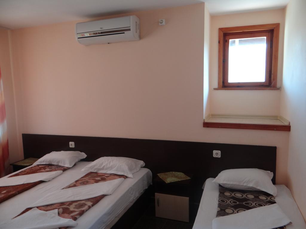 Guest House Lazur Obzor Ruang foto